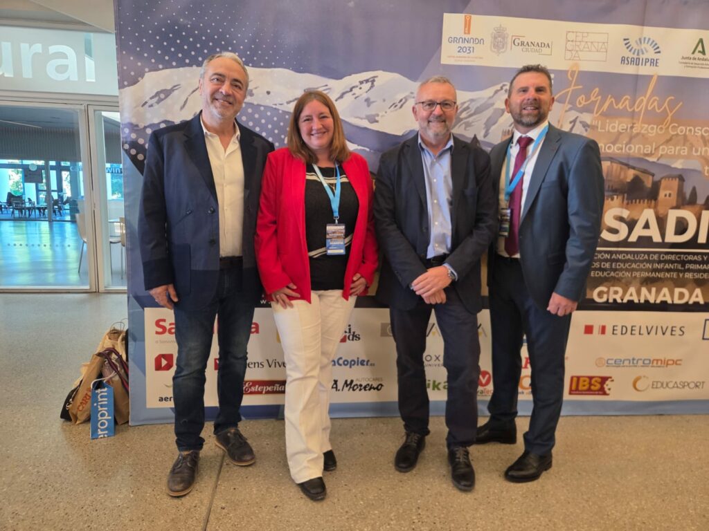 Representantes de ADIÁN acudieron los días 16 y 17 de abril a las XVIII Jornadas Regionales organizadas por ASADIPRE, la asociación análoga de Educación Infantil y Primaria. El encuentro, celebrado bajo el lema «Liderazgo consciente: inteligencia emocional para una gestión eficaz y transformadora», tuvo lugar en el Parque de las Ciencias de Granada.